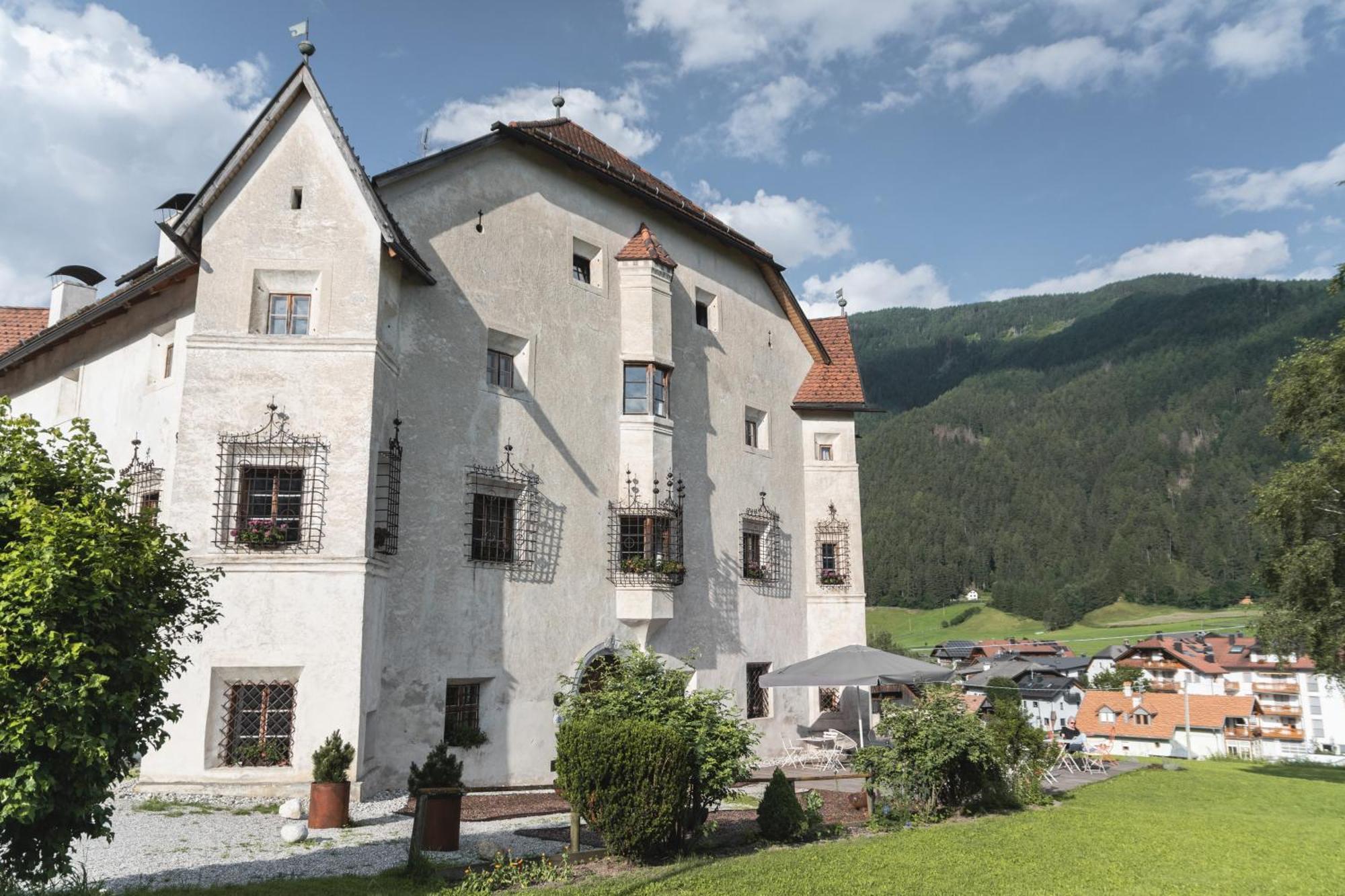 Ansitz Heufler Hotel Rasun di Sopra Ngoại thất bức ảnh